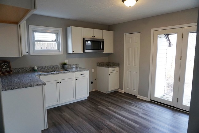 Building Photo - 2333 Wichert Dr