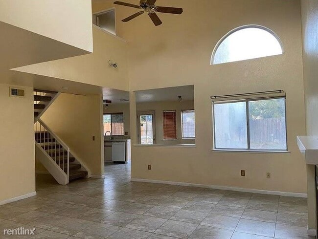 Building Photo - 3 br, 2.5 bath House - 5121 Yvonne Way