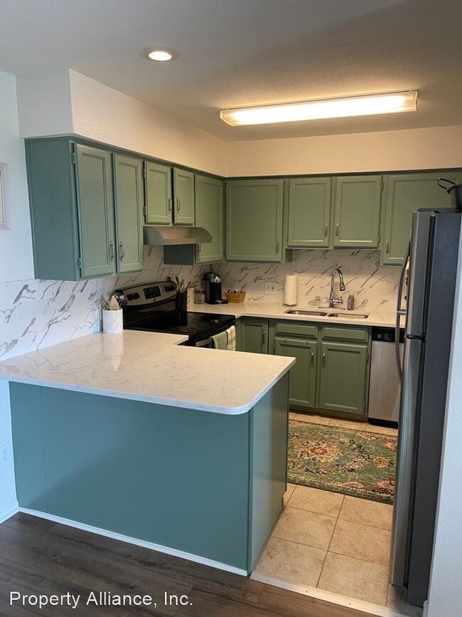 Building Photo - 1 br, 1 bath House - 13950 E. Oxford Place...