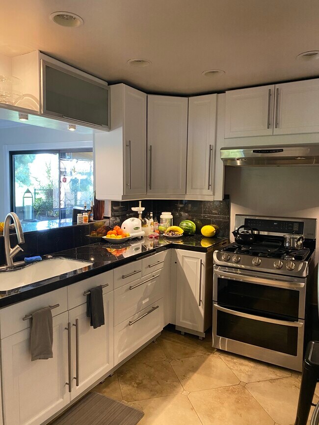 Kitchen - 6740 Hillpark Dr