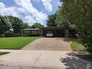 Building Photo - 106 W Scotland Dr