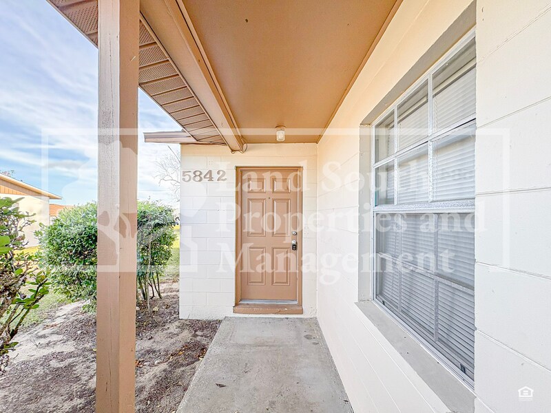 Foto principal - 5842 Charlton Dr