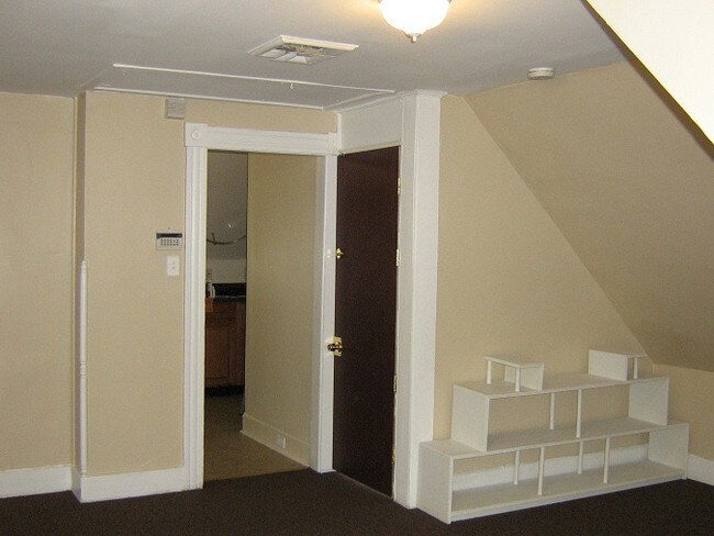 Building Photo - 516 Beaumont Ave