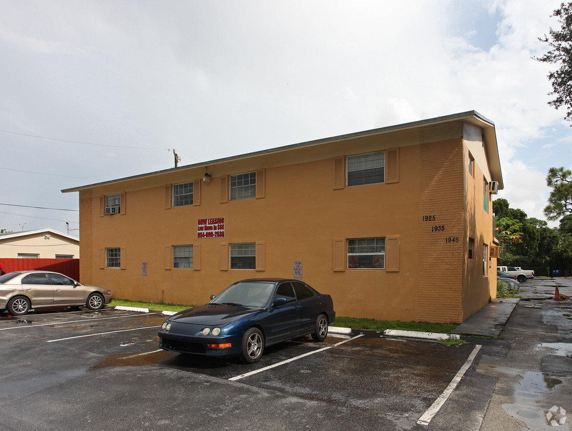 Primary Photo - Riverside Park Apartments