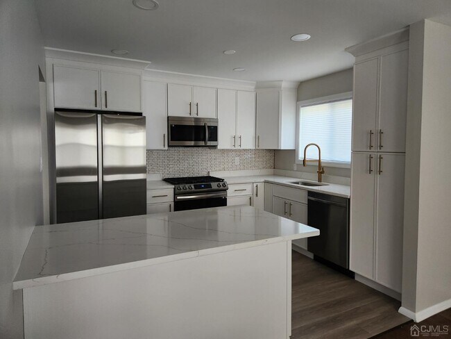 Building Photo - 57 Van Buren Ave