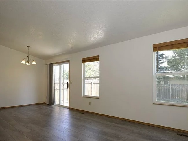Building Photo - Beautifully Updated Single-Level Townhome in Boise’s Central Bench