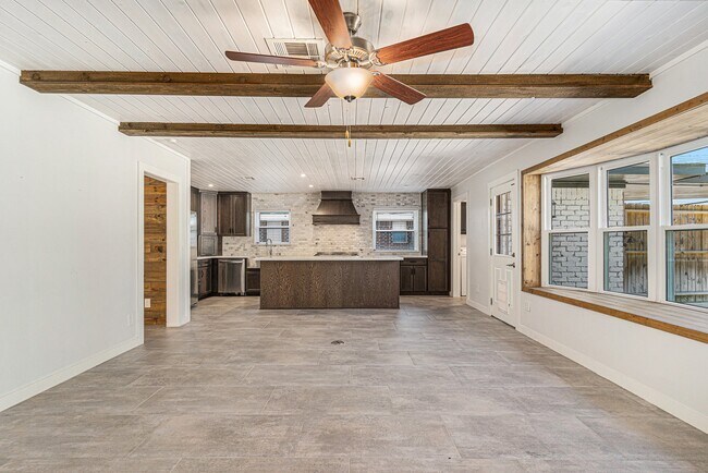 Building Photo - 1602 Loch Lake Dr