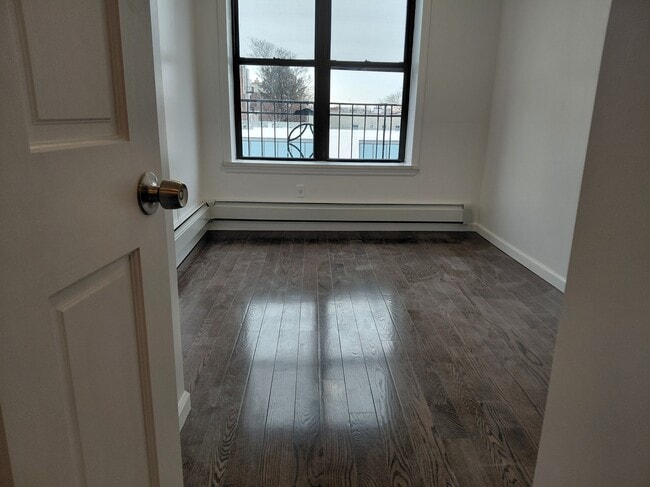 Foto del edificio - 9611 Church Ave