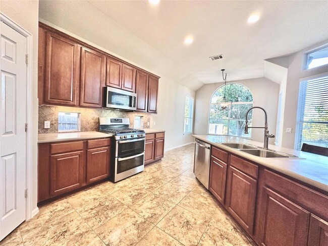 Foto del edificio - 136 Mountain Laurel Way