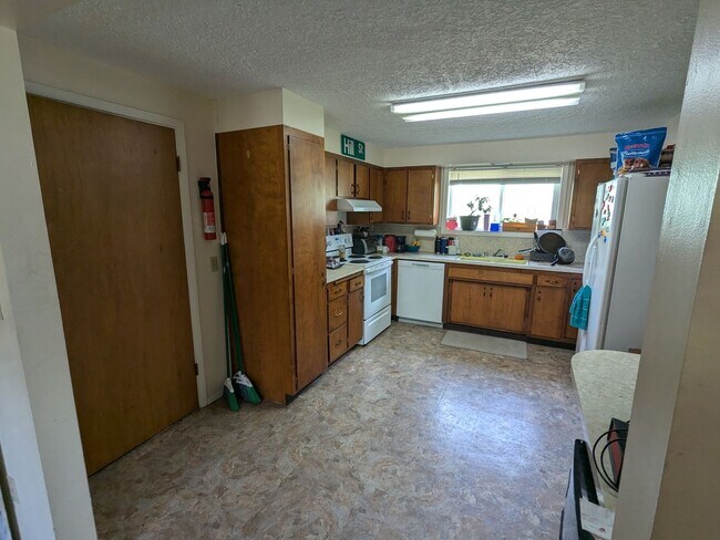 Foto del edificio - 825 W Villard St