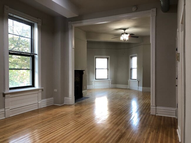 Building Photo - 858 N Wood St