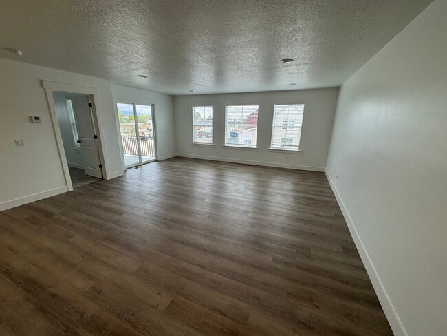 Building Photo - 526 Rizzini Wy