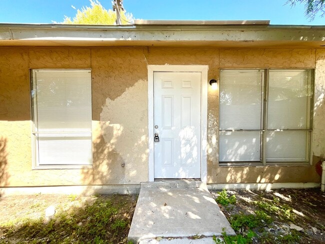 Building Photo - 7237 Glen Bay Dr