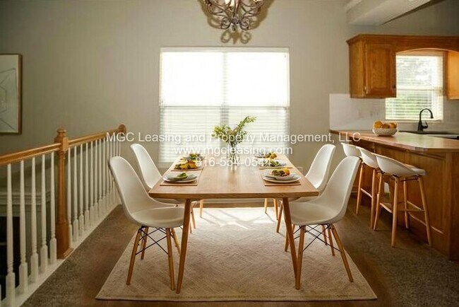 Foto del edificio - Kick Off the New Year with a Move-In Ready Gem in Oak Ridge Meadows in Lee's Summit!