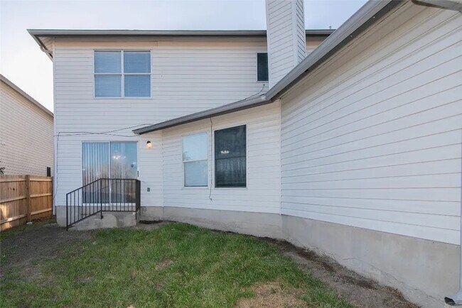 Foto del edificio - Room in Single Family Home on Heyerdahl Dr