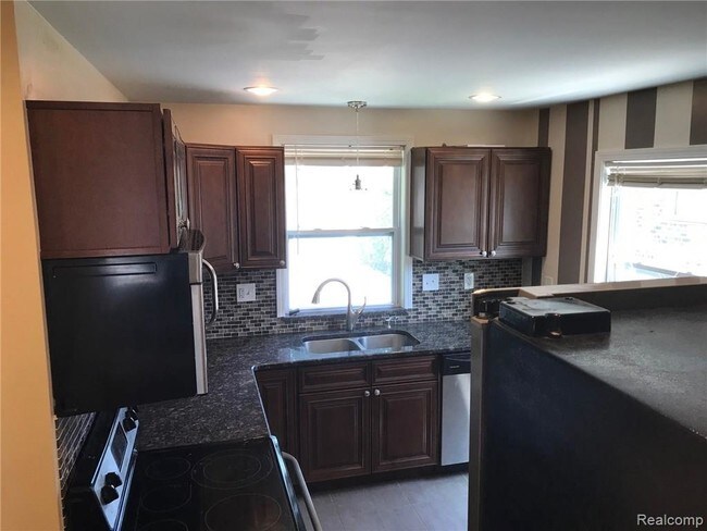 Foto del edificio - 4199 Cornell St