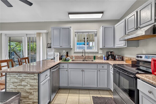 Foto del edificio - 3730 Greenwood Dr