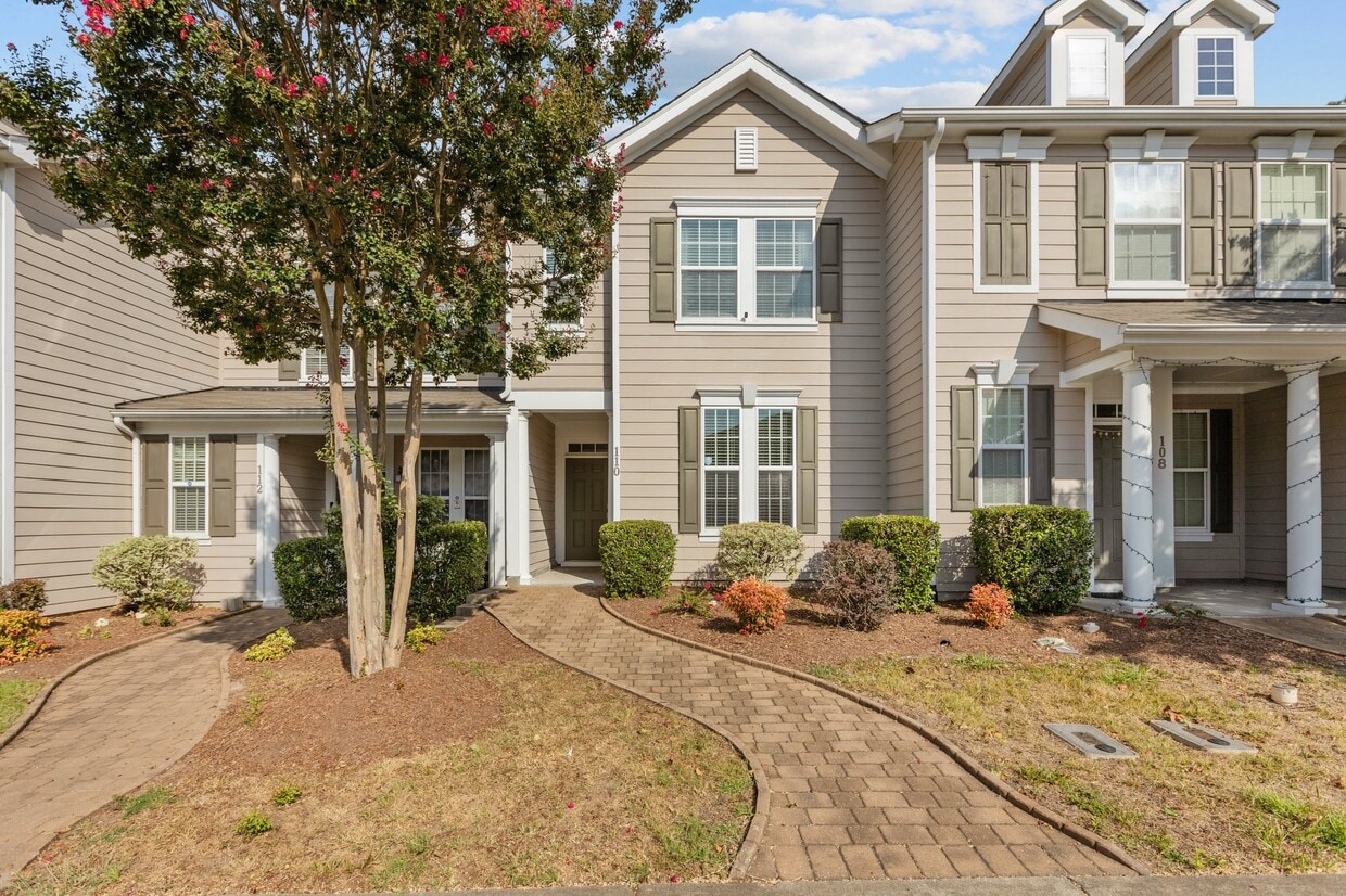 Primary Photo - 110 Point Comfort Ln