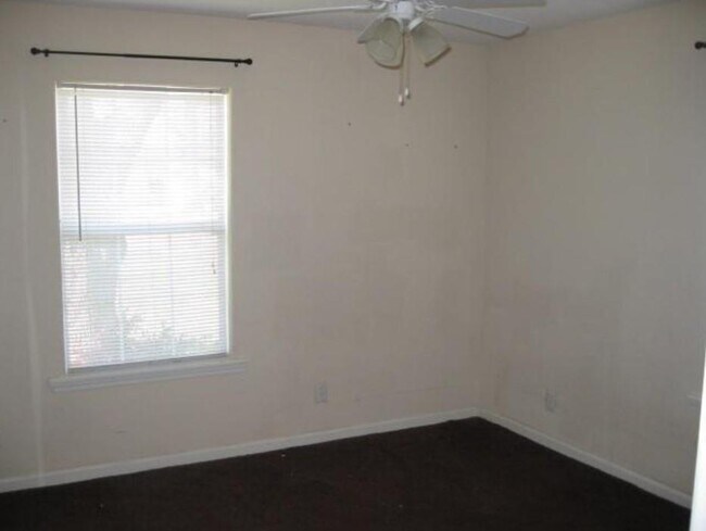 Foto del edificio - 1319 Bernard St