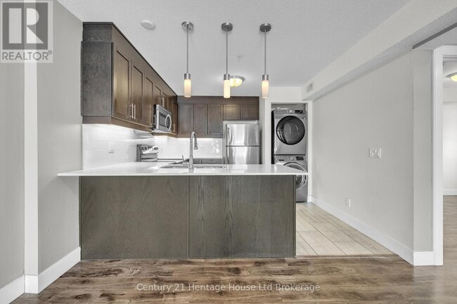 Building Photo - 34 Brock St