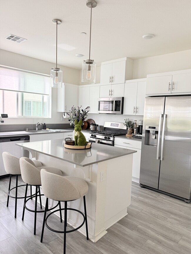 Building Photo - 5216 Beachfront Cove St