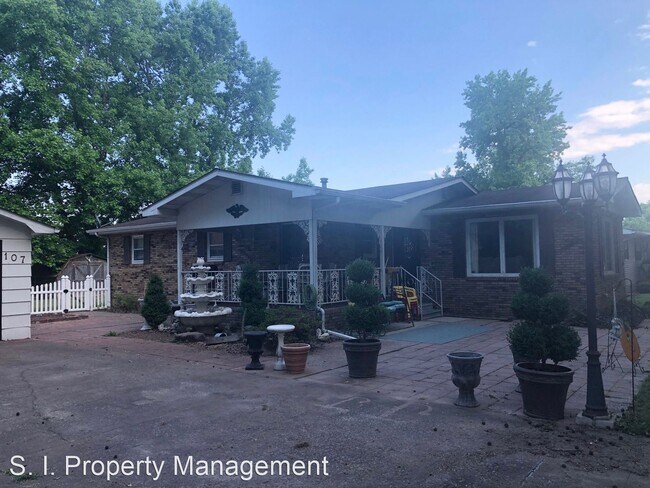 Building Photo - 3 br, 1.5 bath House - 107 Gribble Dr.