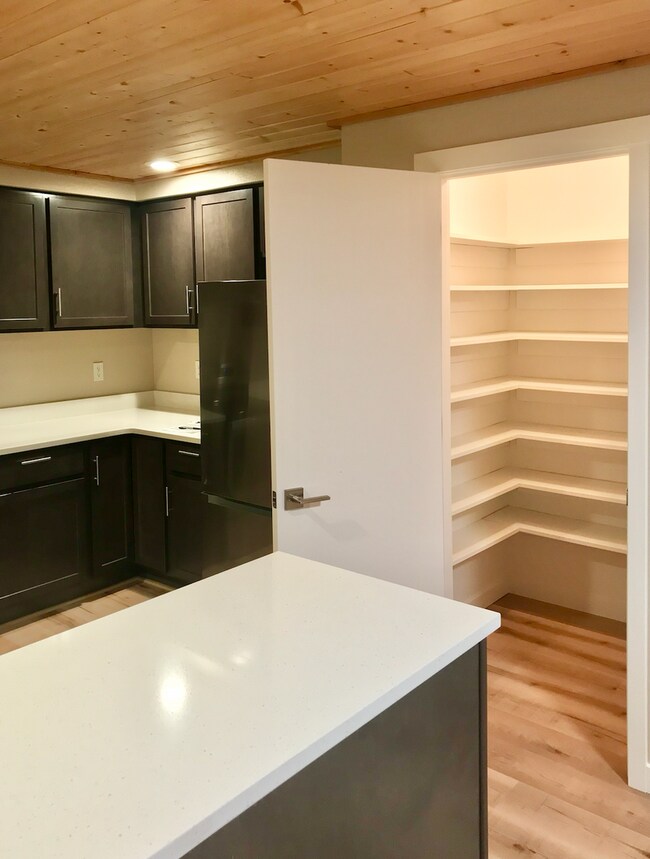 Building Photo - M620