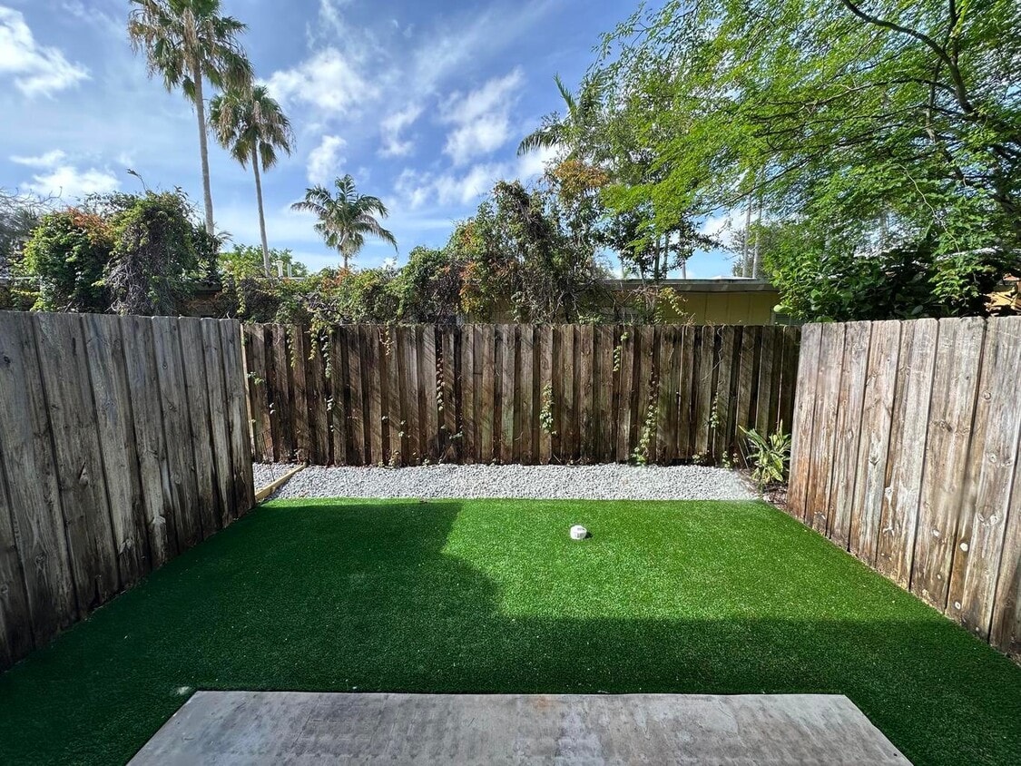 Photo - 815 NE 17th Ave (Fort Lauderdale, FL)