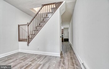 Building Photo - 204 N Port St