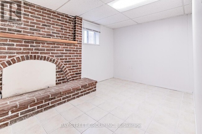 Building Photo - 52 Baylawn Dr