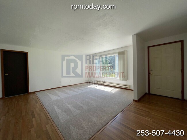 Building Photo - $300 OFF MOVE IN SPECIAL! Ground floor uni...