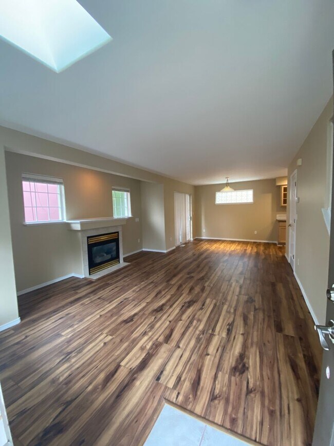 Building Photo - 1352 Undine st