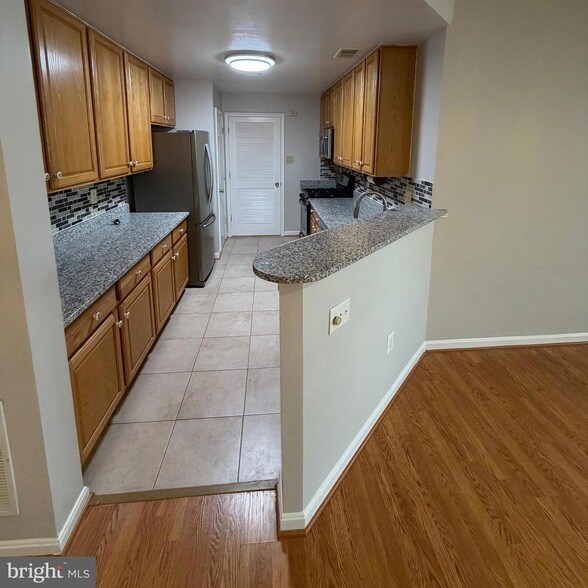 Building Photo - 10730 Symphony Way