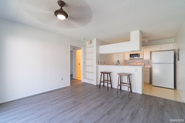 Foto del edificio - Cozy Ground Floor 1BR/1BA/1PKG unit in Sun...