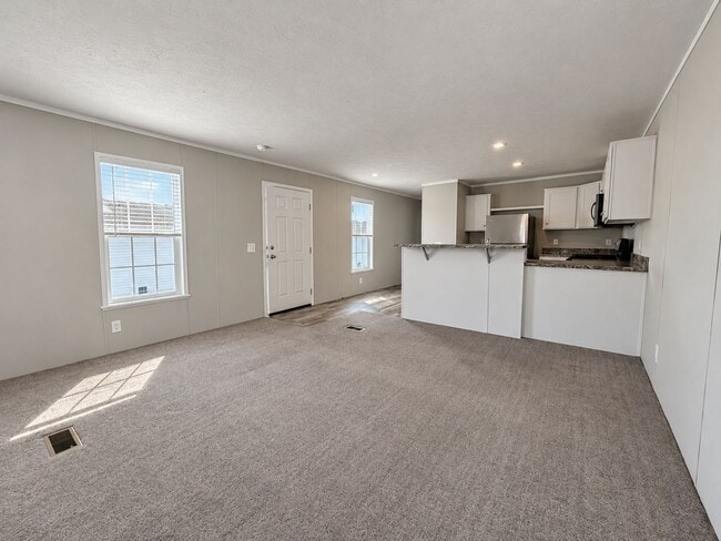 Foto del edificio - 39500 Warren Rd