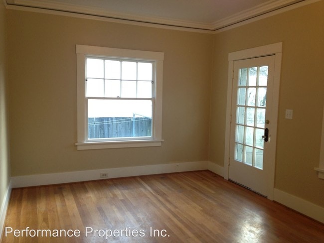 Building Photo - 5712 SE Belmont St