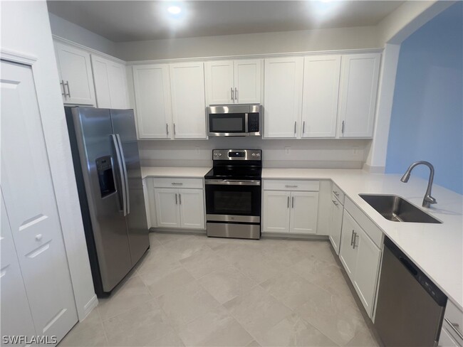 Building Photo - 2220 Dragonfruit Wy