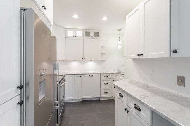 kitchen - 2919 S Woodstock St