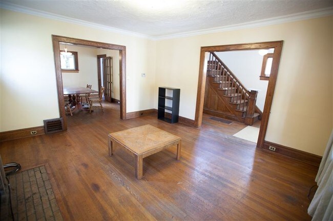 Building Photo - 1208 Roosevelt Ct