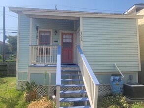 Building Photo - 1006 Sealy Ave