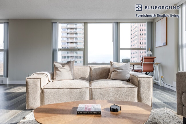 Building Photo - 5600 N Sheridan Rd