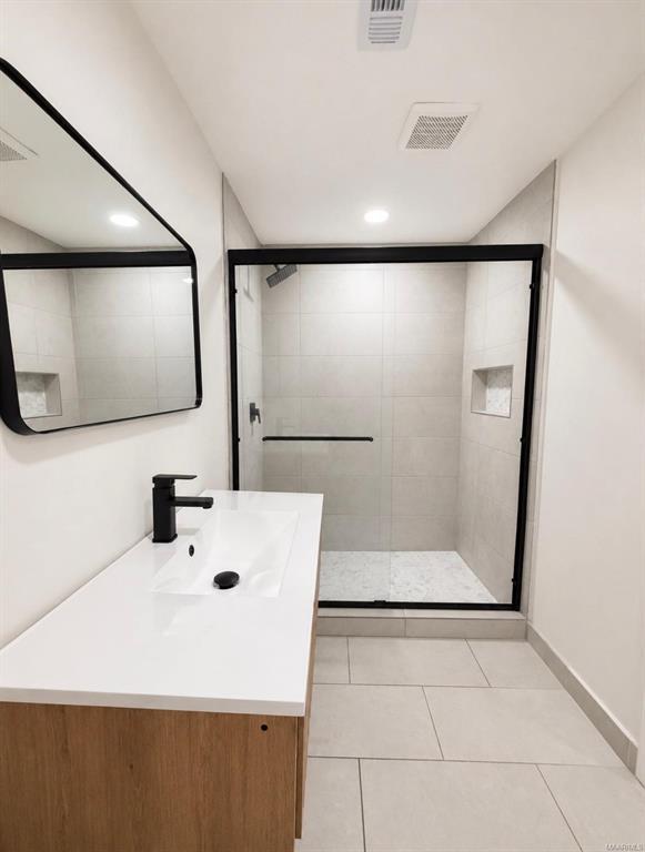 Foto del edificio - 3556 N Wareingwood Dr