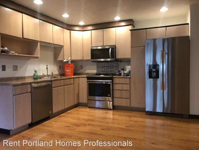 Building Photo - 16810 SW Gleneagle Dr