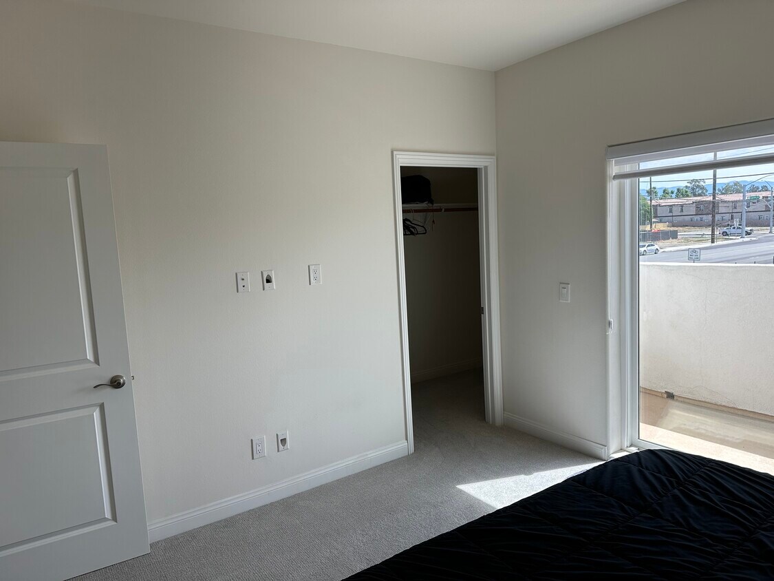 Foto del edificio - 16425 Arrow Blvd