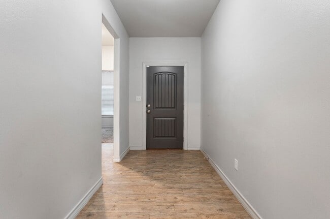 Foto del edificio - 4 bed 2 bath in North Pointe now available