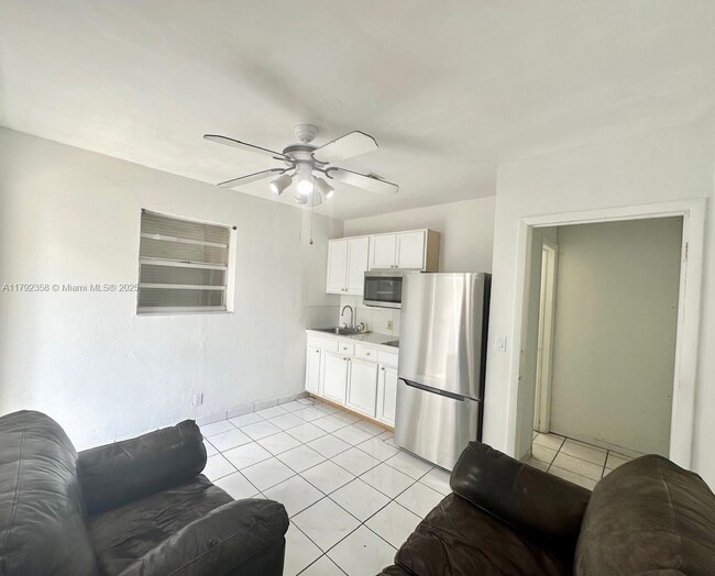 Foto del edificio - 1040 N 73rd Way