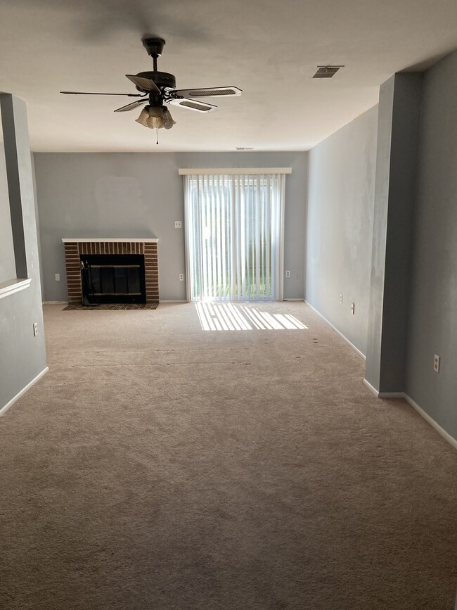 Building Photo - 15023 Cherrywood Dr
