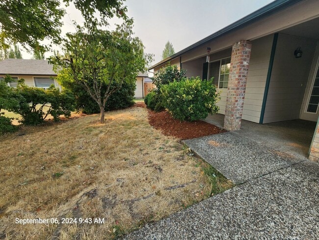 Foto del edificio - 531 SW Honeysuckle Ct