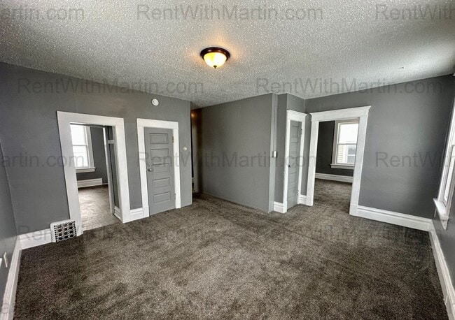 Building Photo - 910 Mulberry St