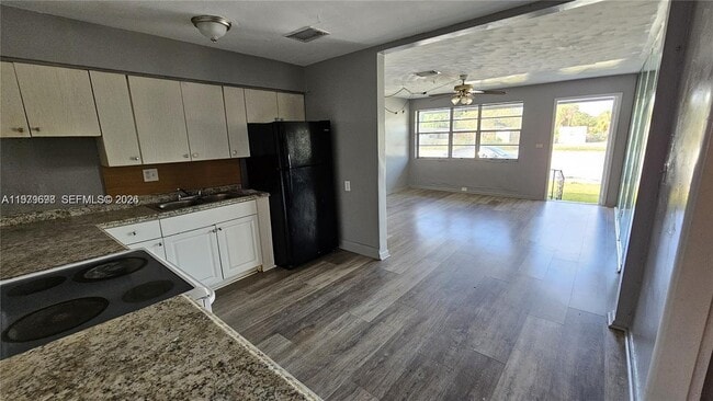 Building Photo - 374 NW 31st Ave